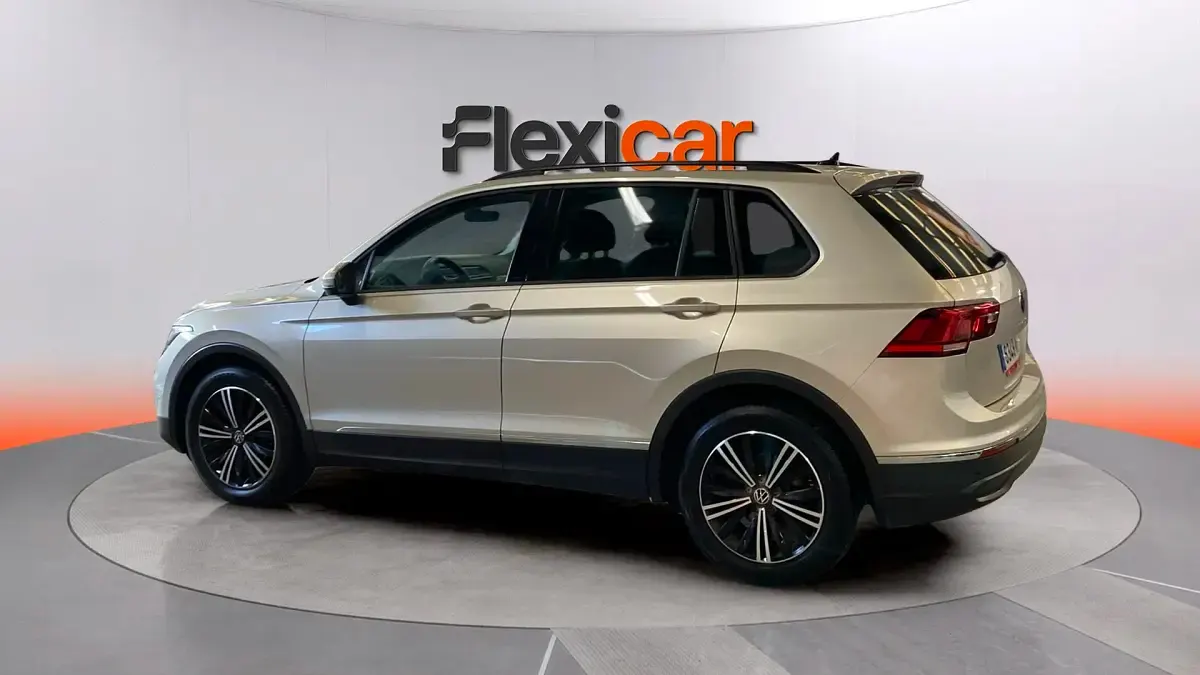 Usado VW Tiguan Life 150 CV (110 kW) 2024 Gris SUV