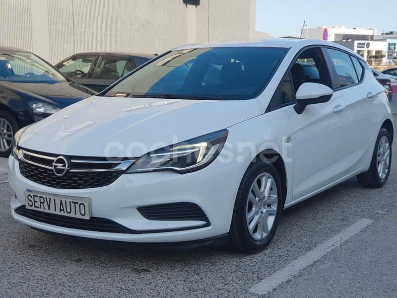 Blanco Usado 2018 Opel Astra Dynamic Berlina | 11.500 € (Precio justo) - Imagen 1/4