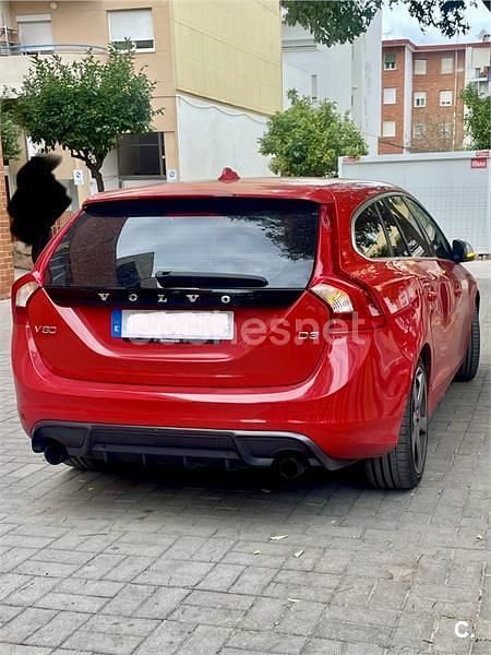 Usado Volvo V60 R-Design Momentum 136 CV (100 kW) 2012 Rojo Familiar