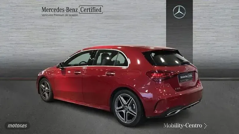 Usado Mercedes A180 136 CV (100 kW) 2023 Rojo Berlina