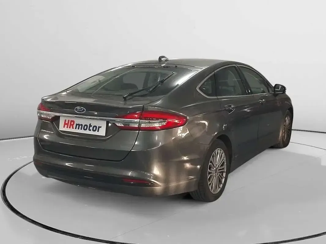 Usado Ford Mondeo Titanium 150 CV (110 kW) 2020 Gris Berlina