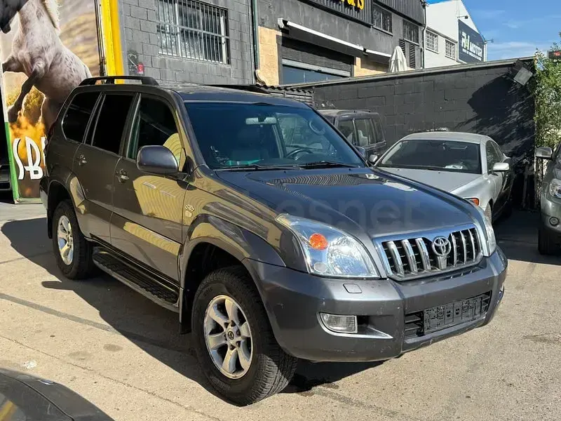 Usado Toyota Land Cruiser 173 CV (127 kW) 2006 Gris / plata SUV