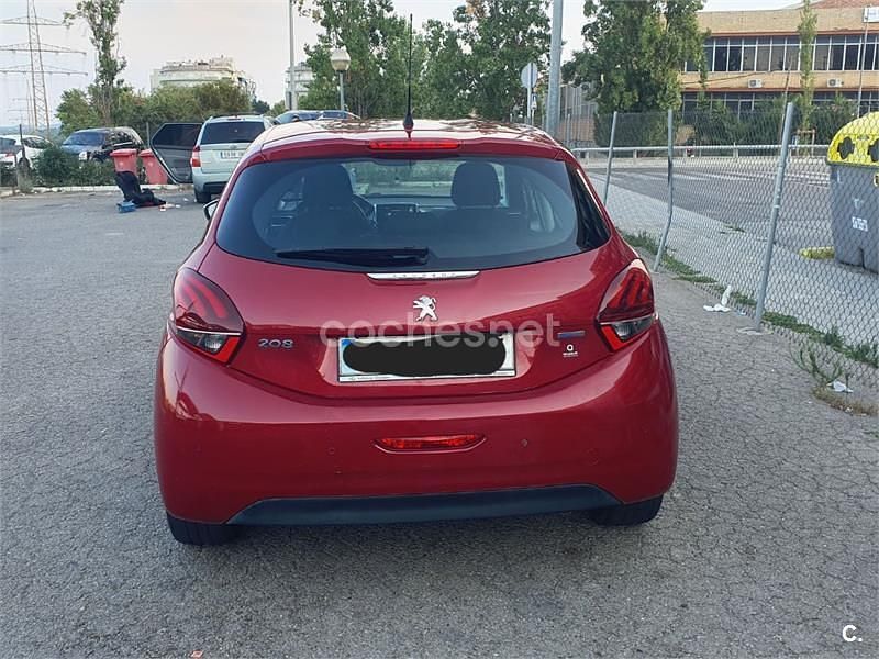 Usado Peugeot 208 Access 82 CV (60 kW) 2016 Granate Utilitario