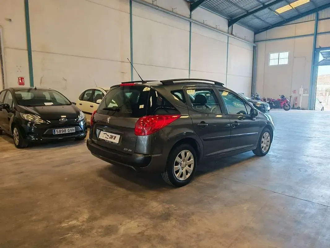 Usado Peugeot 207 90 CV (66 kW) 2008 Gris Familiar