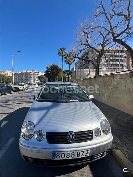 Usado VW Polo Trendline 100 CV (73 kW) 2002 Gris / plata Berlina