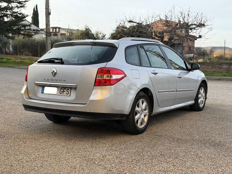 Usado Renault Laguna III Dynamique 130 CV (95 kW) 2008 Gris / plata Familiar