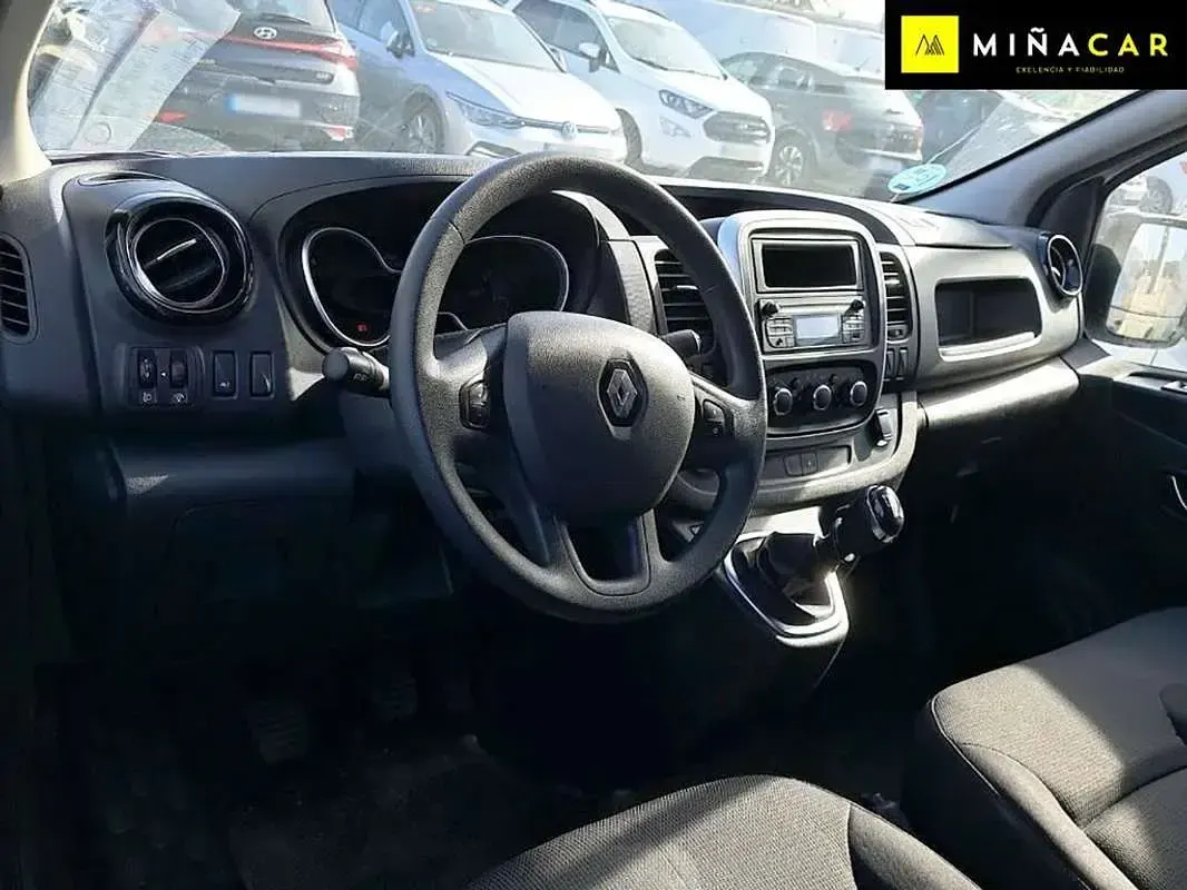 Usado Renault Trafic 95 CV (69 kW) 2020 Blanco Monovolumen