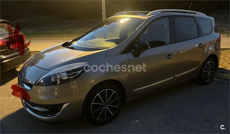 Usado Renault Grand Scénic III Privilege 130 CV (95 kW) 2013 Gris / plata Monovolumen