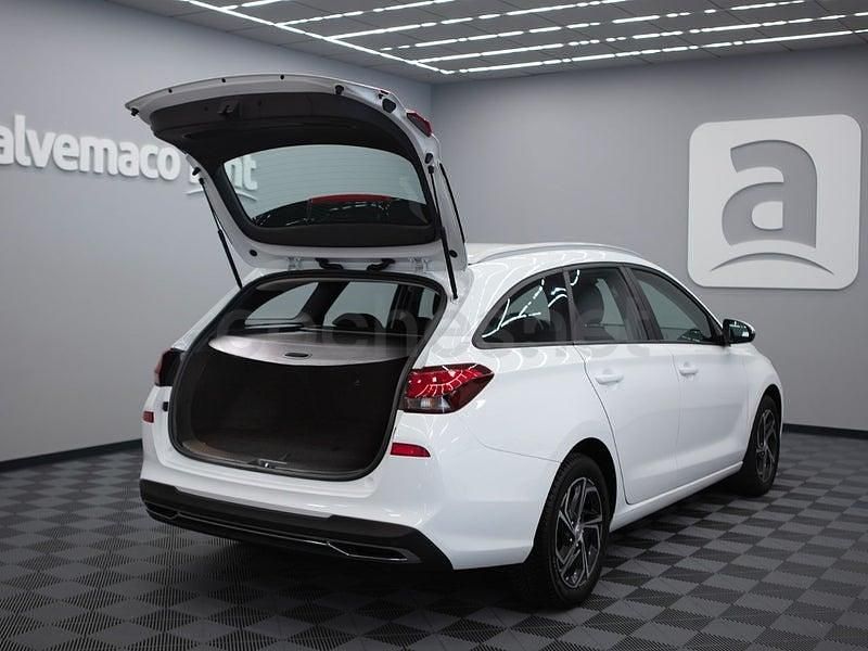 Usado Hyundai i30 116 CV (85 kW) 2021 Blanco Berlina