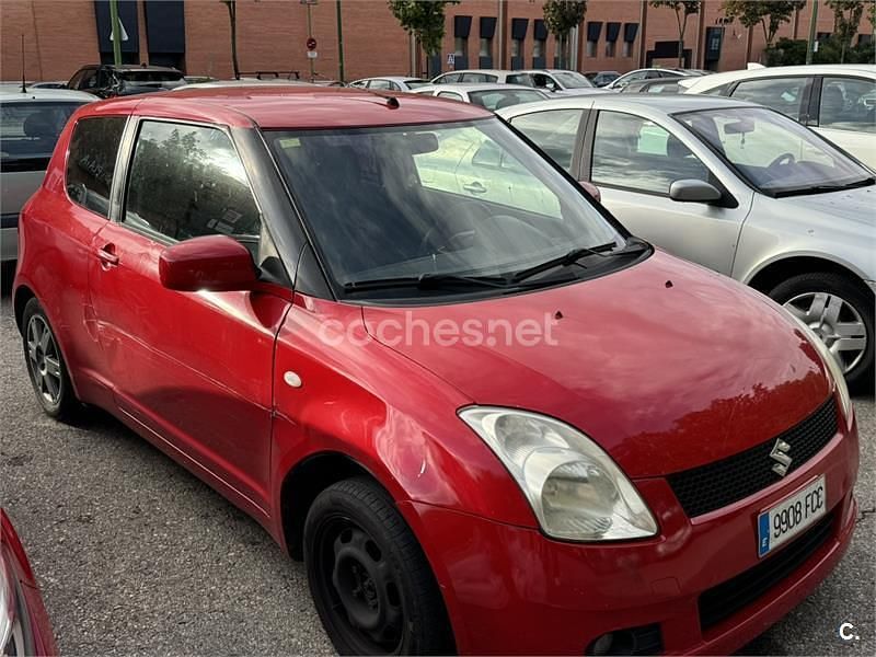 Usado Suzuki Swift GL 92 CV (67 kW) 2006 Rojo Utilitario