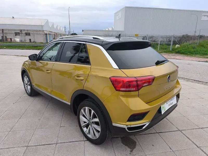 Usado VW T-Roc Advance 110 CV (80 kW) 2021 Marrón SUV