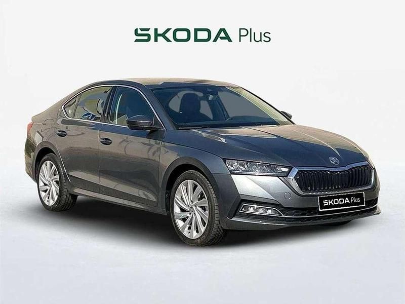 Gris Usado 2024 Skoda Octavia Selection Utilitario | 26.400 € (Buen precio) - Imagen 1/4