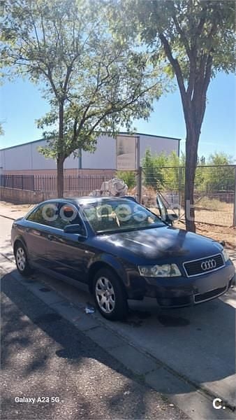Usado Audi A4 115 CV (84 kW) 2001 Azul Berlina