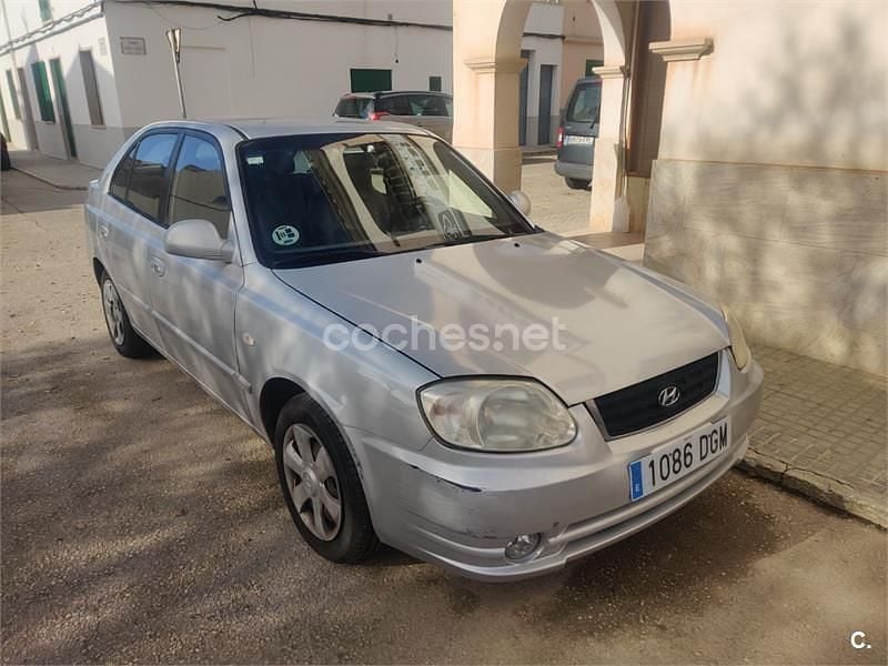 Usado Hyundai Accent GLS 105 CV (77 kW) 2005 Gris / plata Berlina