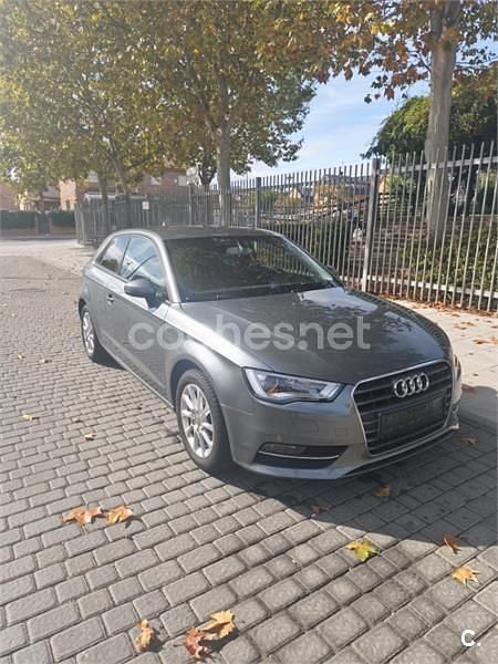 Usado Audi A3 Attraction 125 CV (91 kW) 2013 Gris / plata Berlina