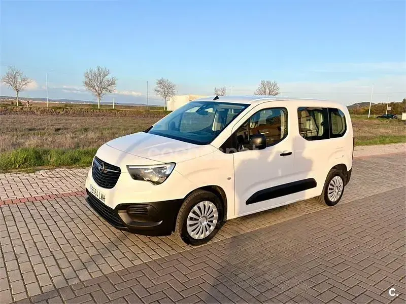 Usado Opel Combo 100 CV (73 kW) 2024 Blanco Monovolumen
