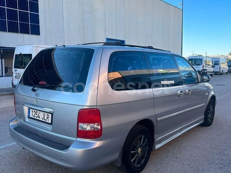 Usado Kia Carnival EX 144 CV (105 kW) 2004 Gris / plata Monovolumen