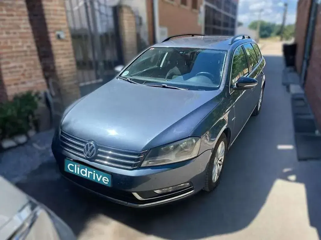 Usado VW Passat Advance 140 CV (102 kW) 2011 Gris Familiar