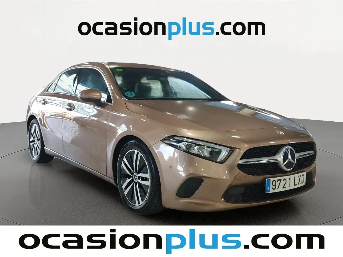 Usado Mercedes A180 116 CV (85 kW) 2022 Oro Berlina