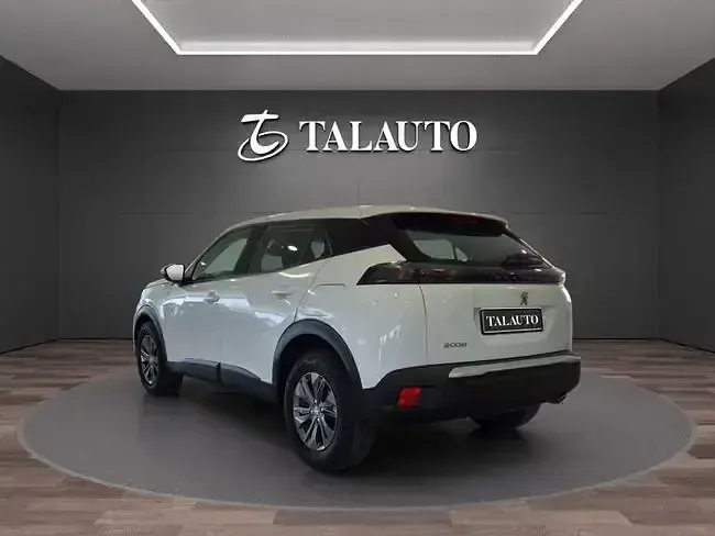 Usado Peugeot 2008 Active 110 CV (80 kW) 2021 Blanco SUV