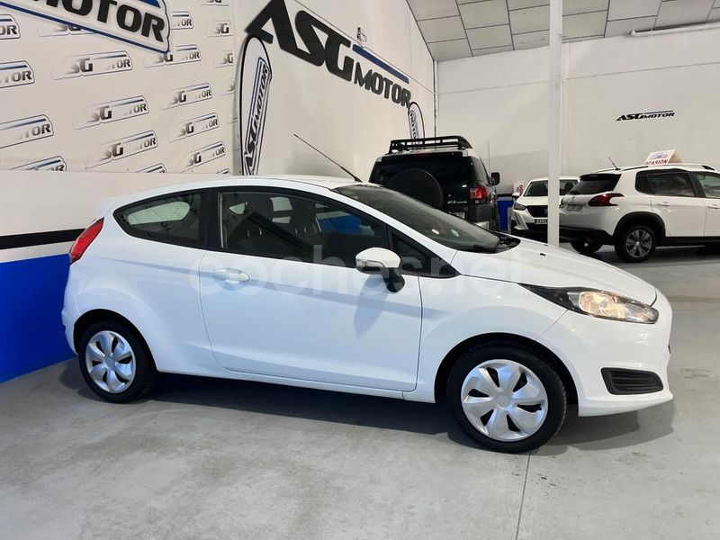 Usado Ford Fiesta Trend 86 CV (63 kW) 2018 Blanco Utilitario