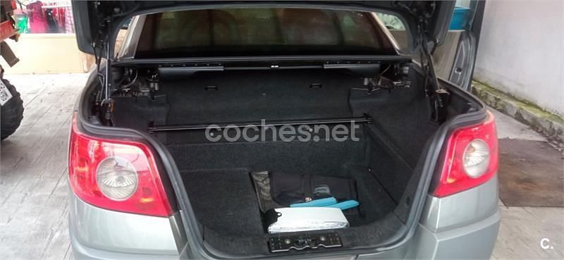 Usado Renault Mégane Cabriolet Privilege 120 CV (88 kW) 2004 Gris / plata Descapotable