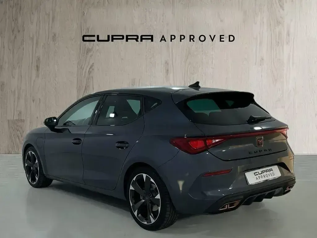 Usado Cupra Leon 204 CV (150 kW) 2024 Gris / plata Berlina