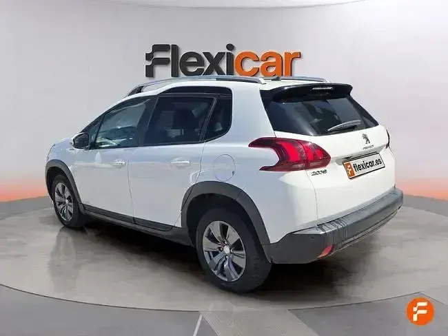 Usado Peugeot 2008 Signature Sky 130 CV (95 kW) 2019 Blanco SUV