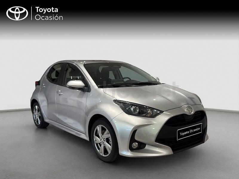 Usado Toyota Yaris Hybrid Active 116 CV (85 kW) 2025 Gris / plata Berlina