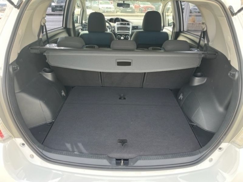 Usado Toyota Corolla Verso 124 CV (91 kW) 2013 Blanco metalico Monovolumen