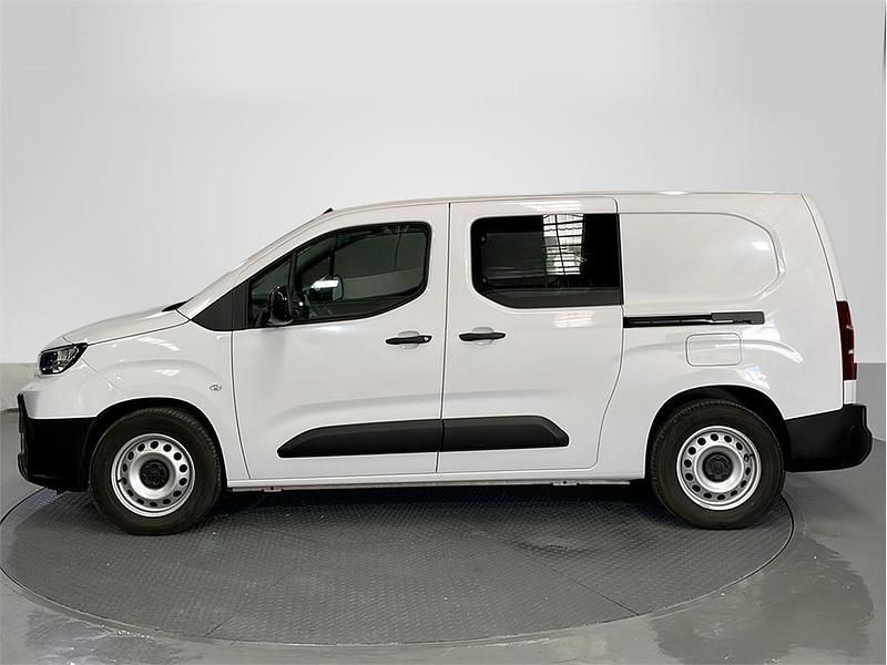 Usado Toyota Proace City City 100 kW (136 CV) 2025 Blanco polar Monovolumen