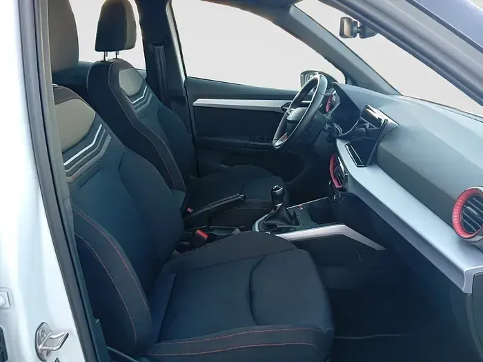 Usado Seat Arona FR 115 CV (84 kW) 2025 Blanco SUV