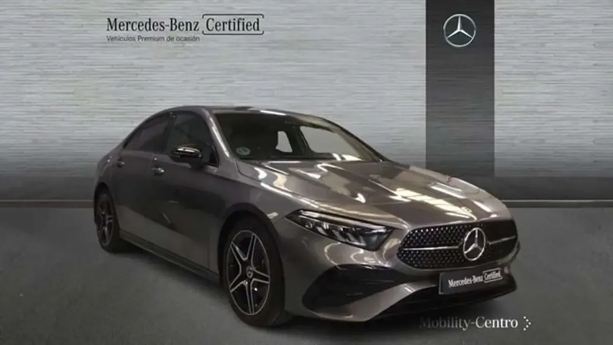 Usado Mercedes A180 116 CV (85 kW) 2025 Gris Berlina