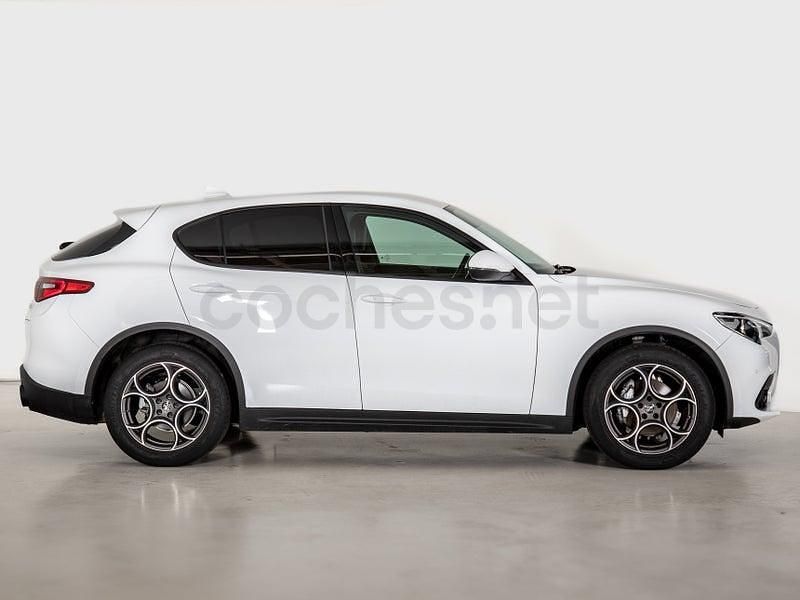 Usado Alfa Romeo Stelvio Sprint 190 CV (139 kW) 2022 Blanco SUV