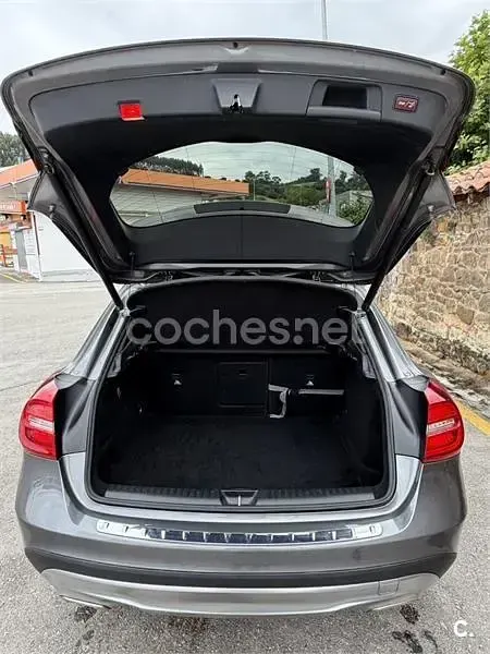 Usado Mercedes GLA220 Urban 177 CV (130 kW) 2016 Gris / plata SUV