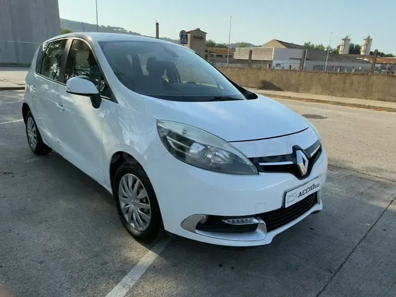 Usado Renault Scénic III Dynamique 110 CV (80 kW) 2014 Blanco Monovolumen