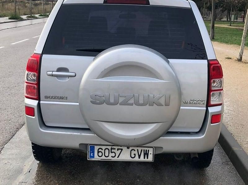 Usado Suzuki Grand Vitara 129 CV (94 kW) 2010 Gris / plata SUV