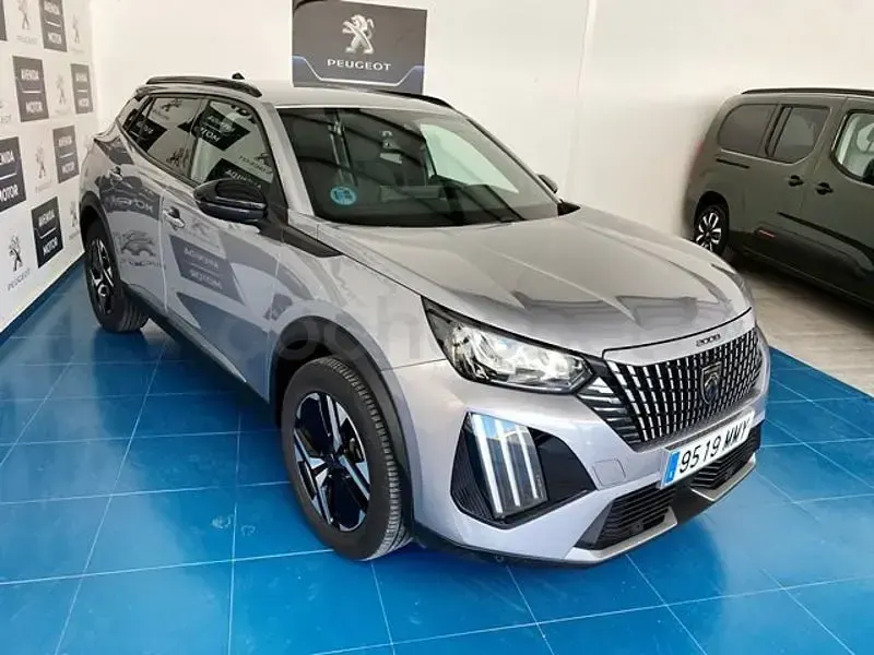 Usado Peugeot 2008 Allure 130 CV (95 kW) 2024 Gris / plata SUV