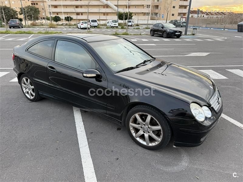 Usado Mercedes C180 129 CV (94 kW) 2001 Negro Berlina
