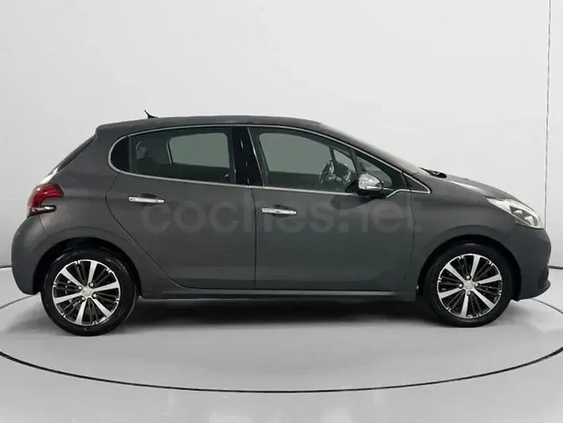 Usado Peugeot 208 Allure 110 CV (80 kW) 2017 Gris / plata Utilitario