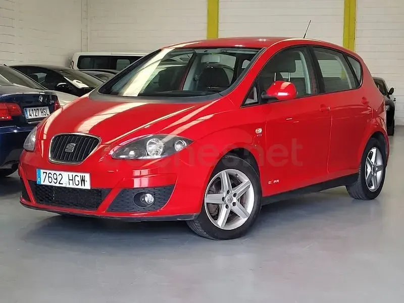 Usado Seat Altea Style 105 CV (77 kW) 2012 Rojo Monovolumen