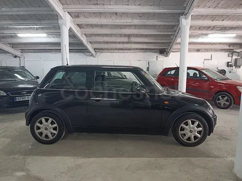 Usado Mini ONE 90 CV (66 kW) 2003 Negro Utilitario