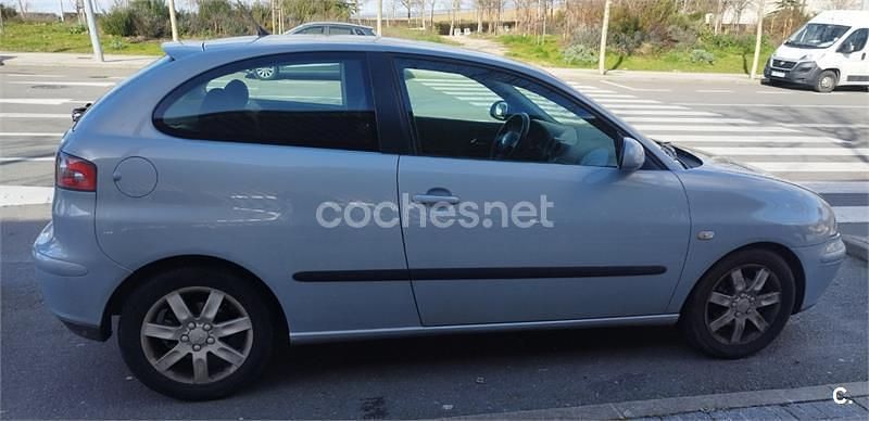 Usado Seat Ibiza Sport 100 CV (73 kW) 2005 Azul Utilitario