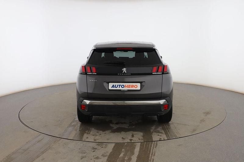Usado Peugeot 3008 Allure 131 CV (96 kW) 2023 Gris SUV