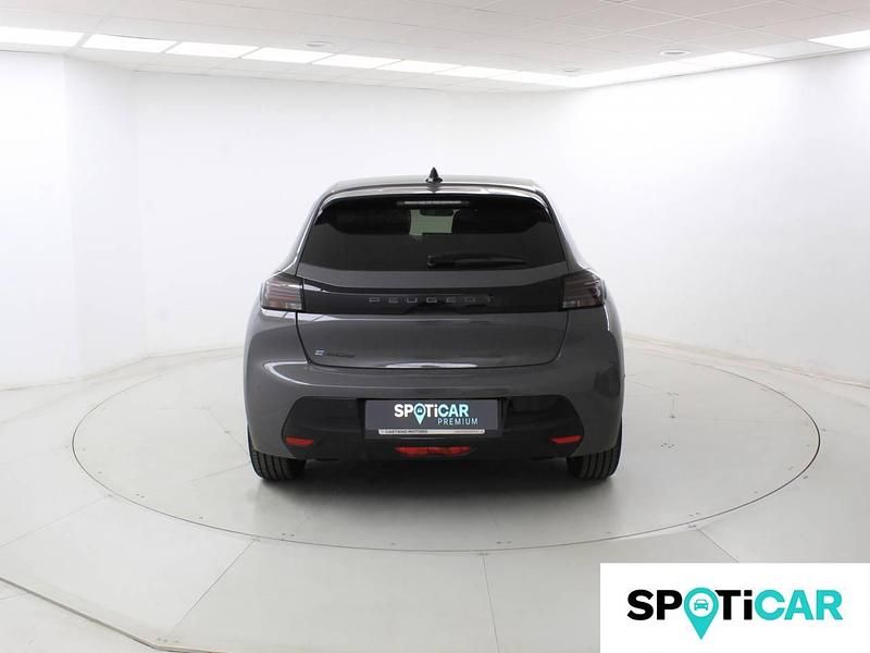 Usado Peugeot e-208 Allure 100 kW (136 CV) 2024 Gris Utilitario
