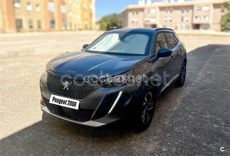 Usado Peugeot 2008 Allure 130 CV (95 kW) 2023 Gris / plata SUV
