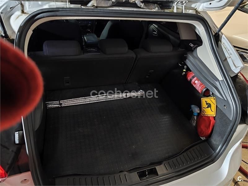 Usado Ford Focus Trend 95 CV (69 kW) 2015 Blanco Berlina