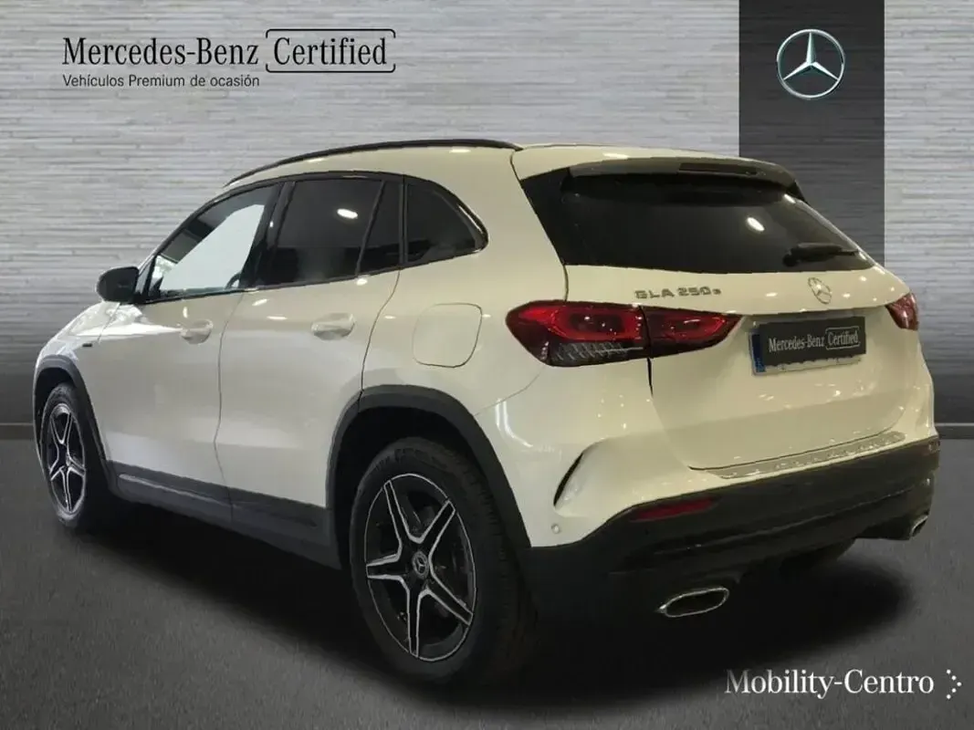 Usado Mercedes GLA250 AMG line 160 CV (117 kW) 2020 Blanco polar  pintura unicolor SUV