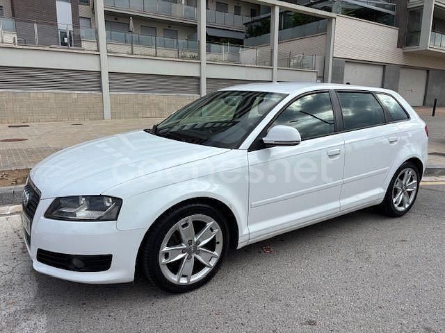 Blanco Usado 2010 Audi A3 Sportback Attraction Utilitario | 5900 € (Precio justo) - Imagen 1/4