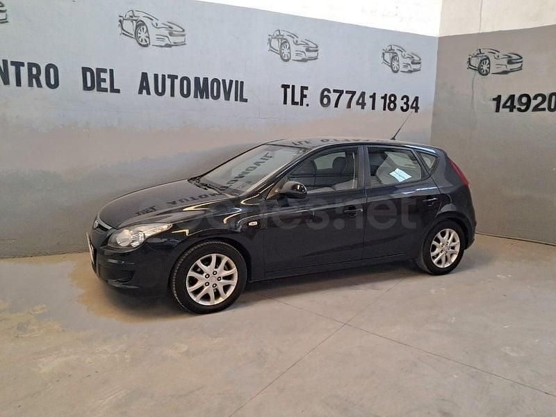Brugt Hyundai i30 Comfort 90 HK (66 kW) 2010 Sort Sedan